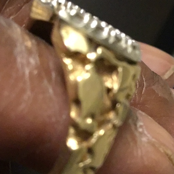 14 k Gold Diamond Ring w Diamonds Around the Crown - Picture 2 of 2